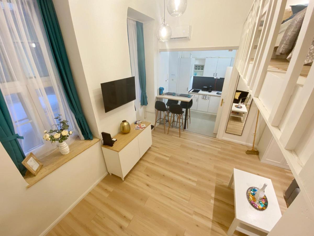 Goldart Design Apartment In The Heart Of Будапешт Екстер'єр фото